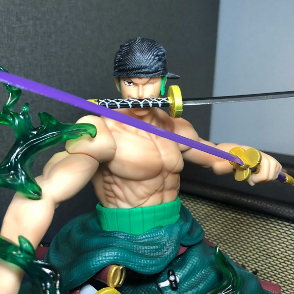 Mô hình Zoro Haki Bá Vương + 2 đầu 31 cm có LED - One Piece