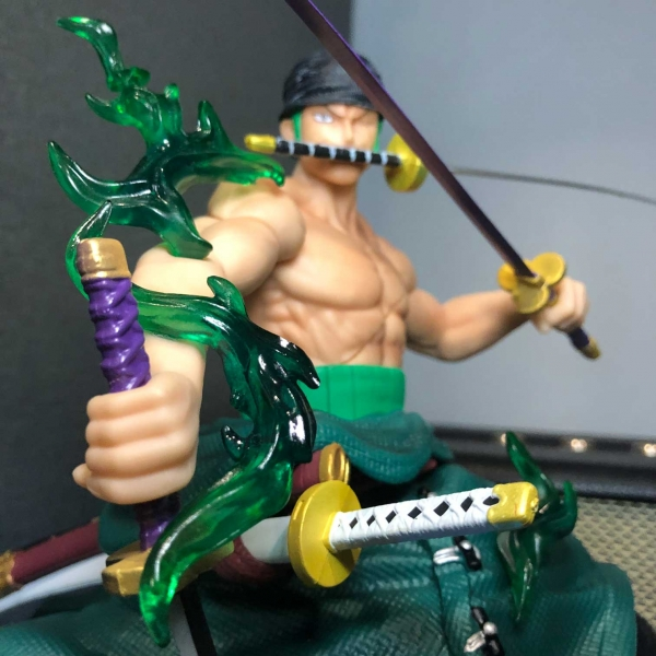 Mô hình Zoro Haki Bá Vương + 2 đầu 31 cm có LED - One Piece