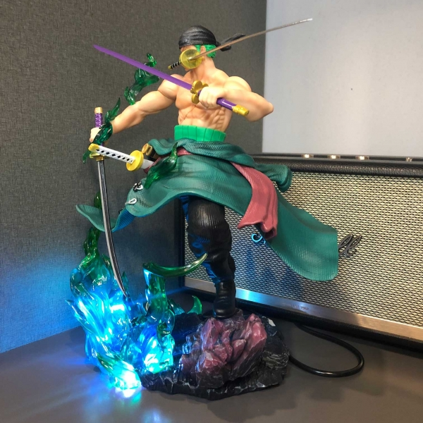 Mô hình Zoro Haki Bá Vương + 2 đầu 31 cm có LED - One Piece