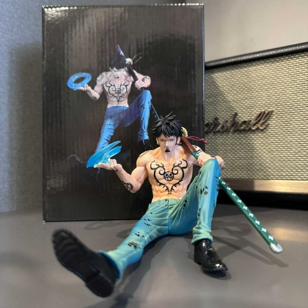 Mô hình Trafalgar Law ngồi suy nghĩ 10 cm - One Piece