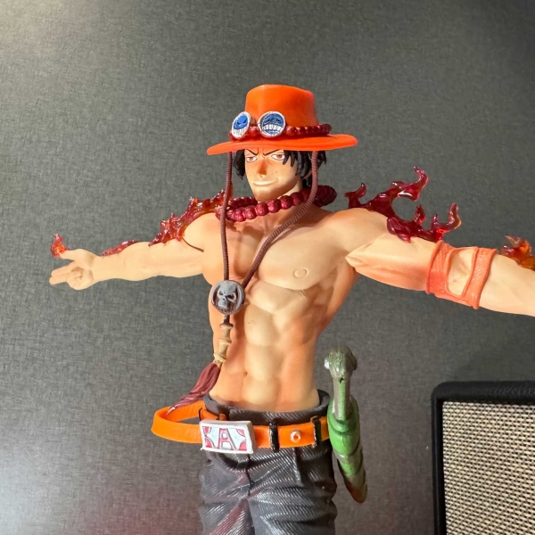 Mô hình Ace Giang Tay 22 cm có LED - One Piece