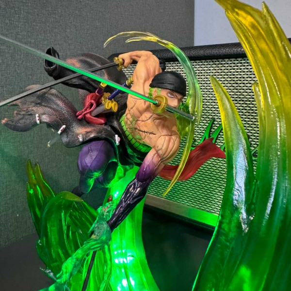 Mô hình Zoro Sát Thủ 24 cm có LED - One Piece