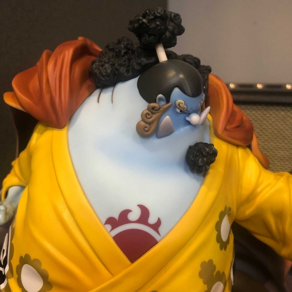 Mô hình Jinbe Áo Vàng 26 cm - One Piece