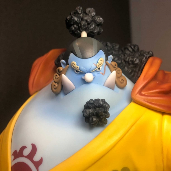 Mô hình Jinbe Áo Vàng 26 cm - One Piece