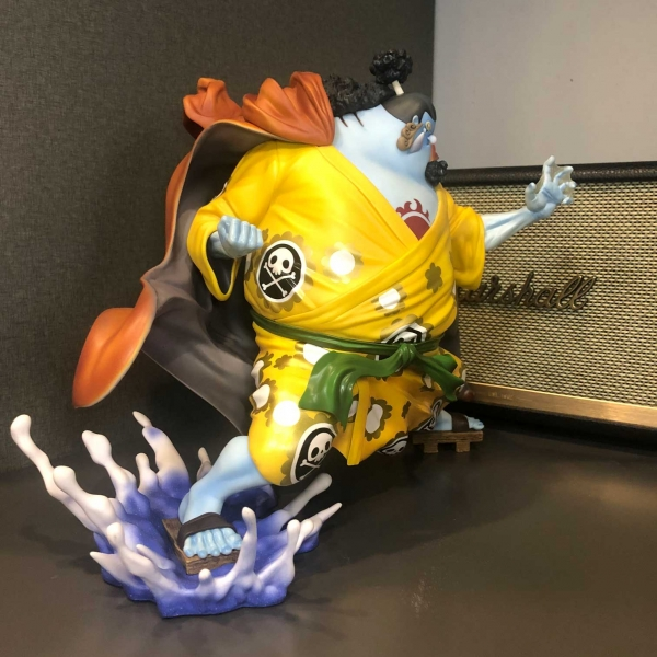 Mô hình Jinbe Áo Vàng 26 cm - One Piece