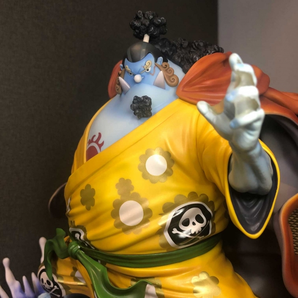 Mô hình Jinbe Áo Vàng 26 cm - One Piece