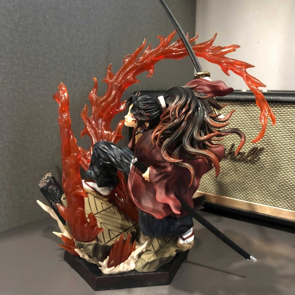 Mô hình Tsugikuni Yoriichi chiến đấu 30cm - Kimetsu No Yaiba