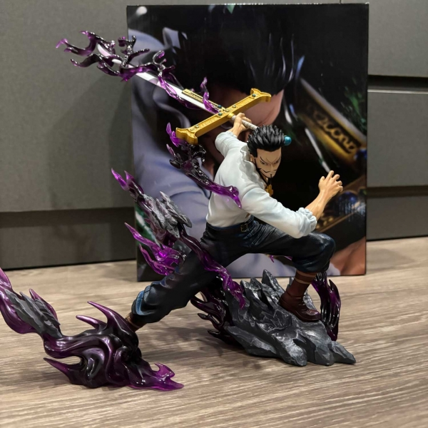 Mô hình Mihawk chiến đấu  32 cm - One Piece