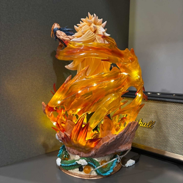 Mô hình Son Goku xé áo 44 cm có LED - Dragon Ball