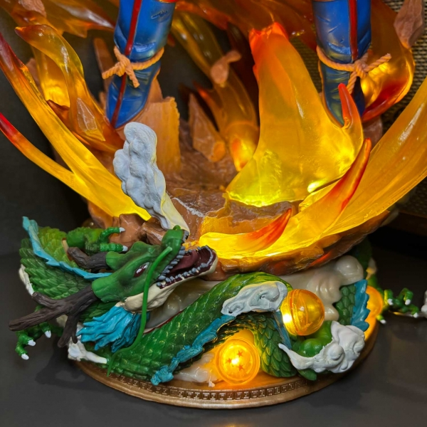 Mô hình Son Goku xé áo 44 cm có LED - Dragon Ball