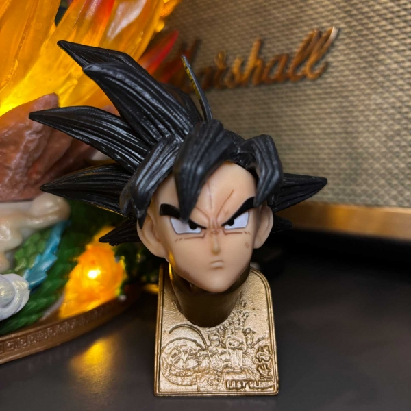 Mô hình Son Goku xé áo 44 cm có LED - Dragon Ball