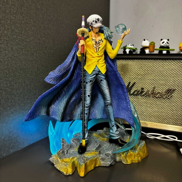 Mô hình Trafalgar Law mẫu mới 30 cm có LED - One Piece