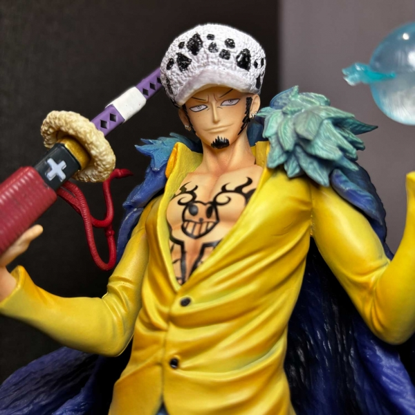 Mô hình Trafalgar Law mẫu mới 30 cm có LED - One Piece