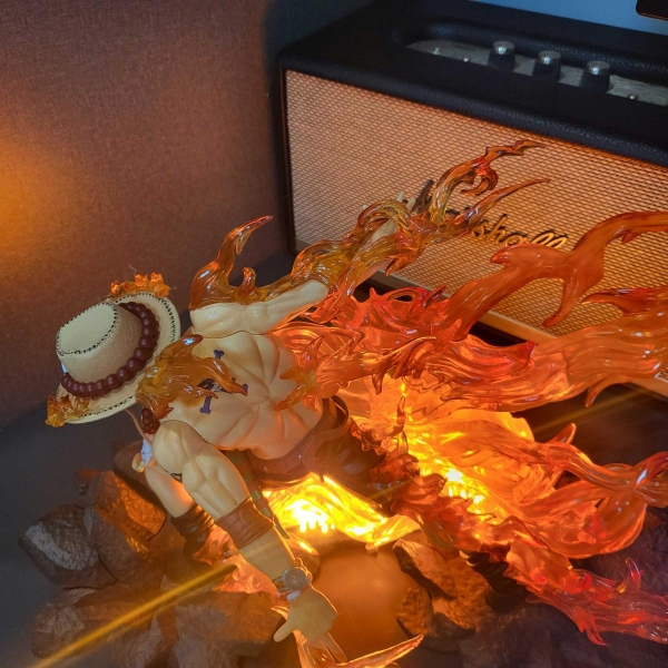 Mô hình ACE chiến đấu 24 cm có LED (usb) - One Piece